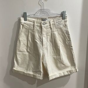Abercrombie & Fitch The Pleated Short High Rise Ivory Denim 27 size 4 NWT